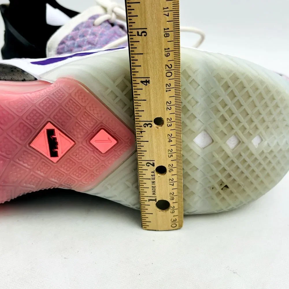 Nike Big Kid's Lebron 18 GS Graffiti‎ Basketball Shoes Youth 7 Purple CW2760-900